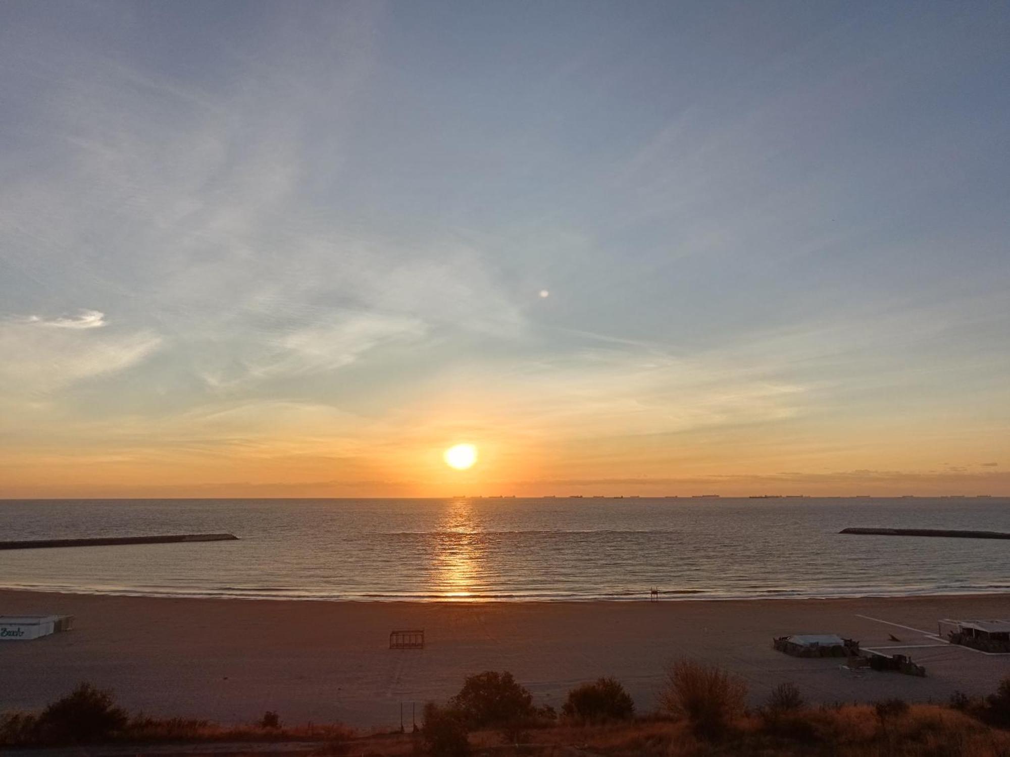 Sunrise Beachfront Relax Residence Constanţa Esterno foto